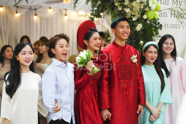 Đo&agrave;n Văn Hậu c&oacute; h&agrave;nh động tinh tế 10 điểm khi đ&oacute;n n&agrave;ng Do&atilde;n Hải My l&ecirc;n xe hoa tiền tỉ về Th&aacute;i B&igrave;nh - Ảnh 10.