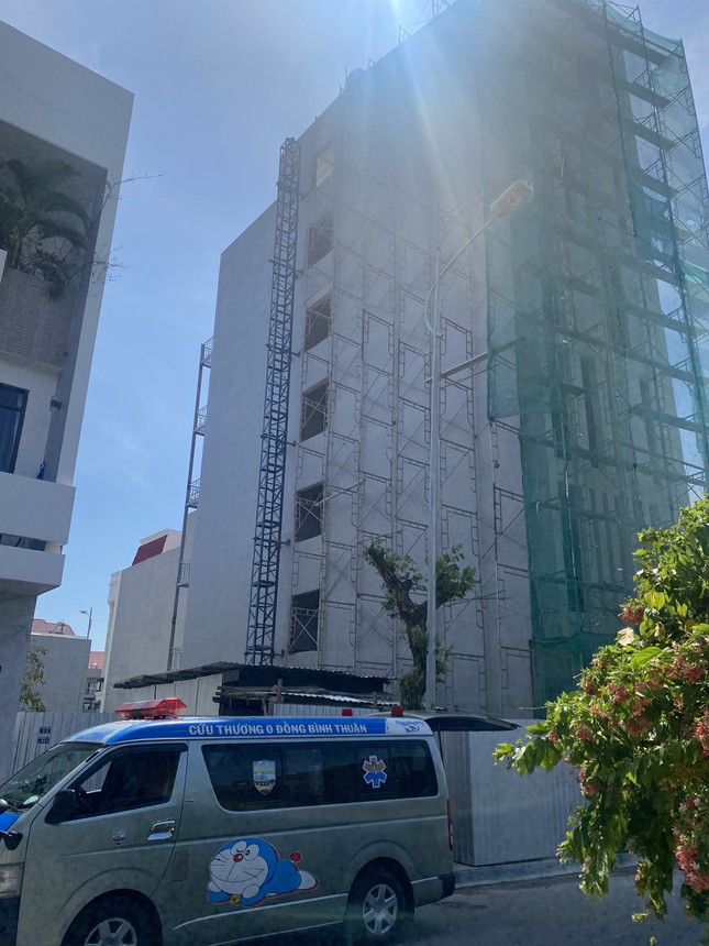 Đứt c&aacute;p tời khiến 3 c&ocirc;ng nh&acirc;n tử vong - Ảnh 3.