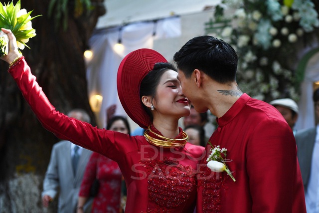 Đo&agrave;n Văn Hậu c&oacute; h&agrave;nh động tinh tế 10 điểm khi đ&oacute;n n&agrave;ng Do&atilde;n Hải My l&ecirc;n xe hoa tiền tỉ về Th&aacute;i B&igrave;nh - Ảnh 1.