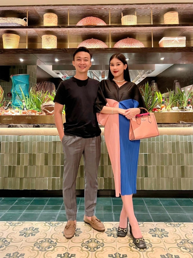 Hoa hậu Vbiz ngừng c&ocirc;ng việc giảng dạy khi mang bầu tuần 36, tiết lộ t&igrave;nh trạng hiện tại của con - Ảnh 4.