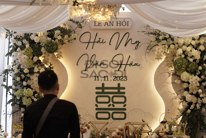 Doãn Hải My chính thức lộ diện trong đám hỏi, Đoàn Văn Hậu ngồi xe 50 tỷ cùng đoàn xích lô mang sính lễ khủng đến nhà gái - Ảnh 6.