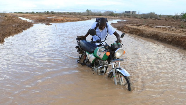 Lũ lụt tồi tệ nhất trong nhiều thập kỷ ở Somalia và Kenya khiến hàng chục người tử vong - Ảnh 8.