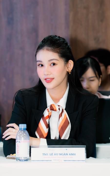 Hoa hậu Vbiz ngừng c&ocirc;ng việc giảng dạy khi mang bầu tuần 36, tiết lộ t&igrave;nh trạng hiện tại của con - Ảnh 3.