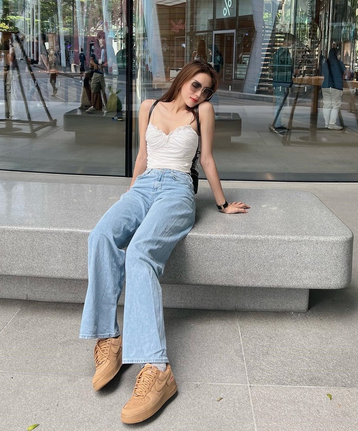 10 cách phối đồ giúp Kỳ Duyên mặc quần jeans thường xuyên nhưng không nhàm chán - Ảnh 7.