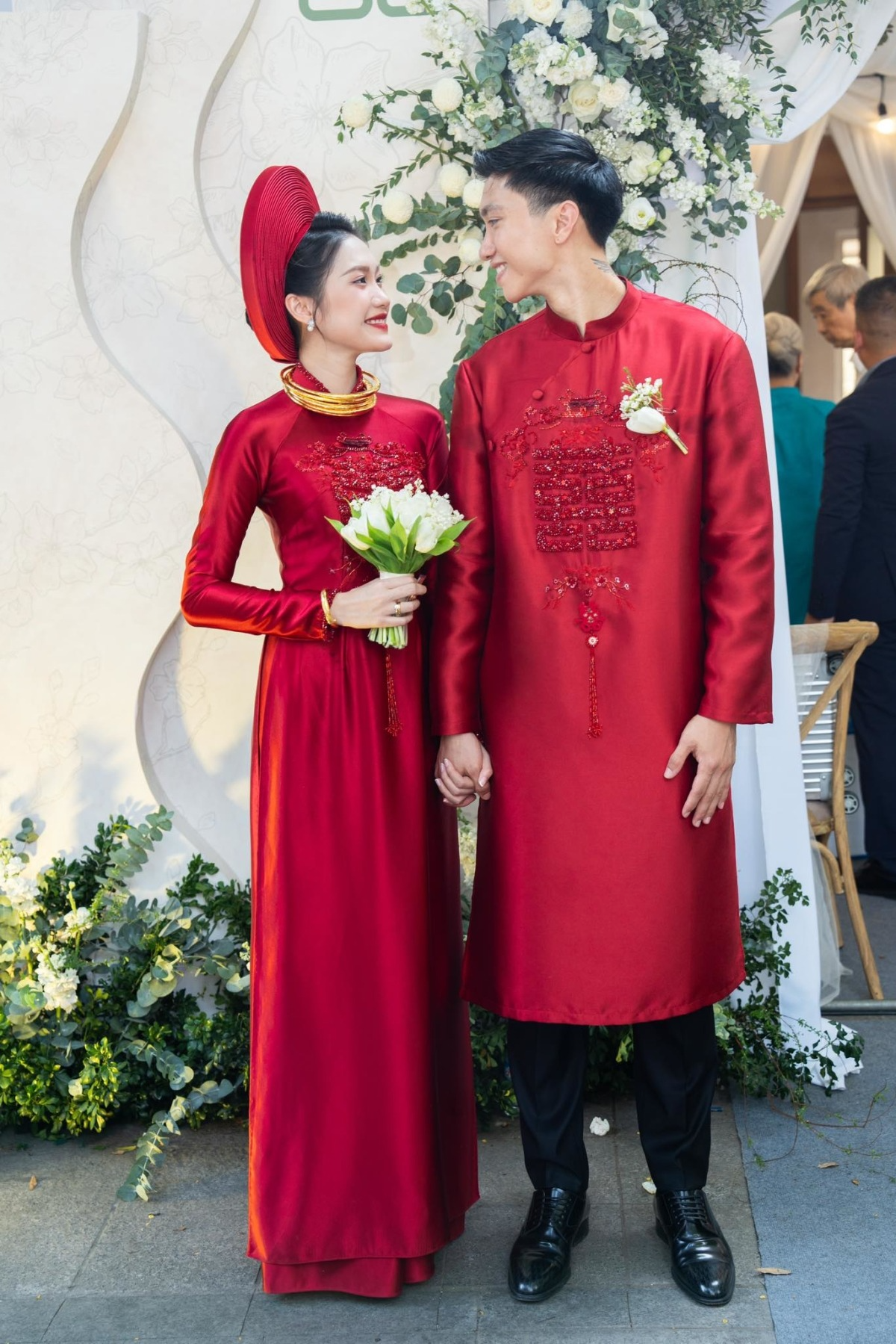 Áo dài đỏ cô dâu - Đính cườm và đá pha lê
