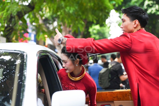 Đo&agrave;n Văn Hậu c&oacute; h&agrave;nh động tinh tế 10 điểm khi đ&oacute;n n&agrave;ng Do&atilde;n Hải My l&ecirc;n xe hoa tiền tỉ về Th&aacute;i B&igrave;nh - Ảnh 4.