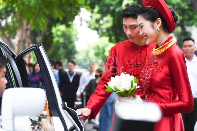 Đo&agrave;n Văn Hậu c&oacute; h&agrave;nh động tinh tế 10 điểm khi đ&oacute;n n&agrave;ng Do&atilde;n Hải My l&ecirc;n xe hoa tiền tỉ về Th&aacute;i B&igrave;nh - Ảnh 3.