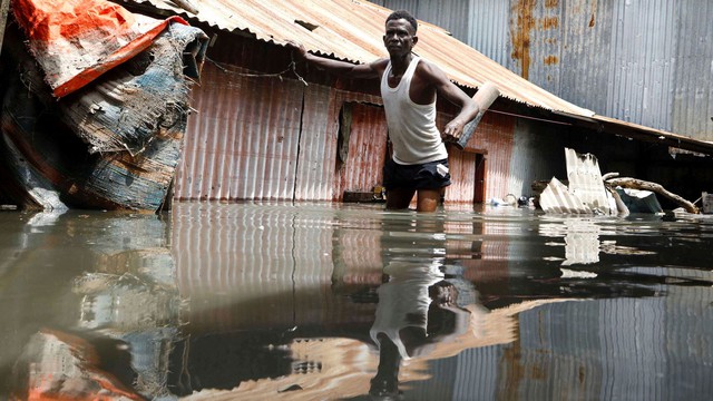 Lũ lụt tồi tệ nhất trong nhiều thập kỷ ở Somalia và Kenya khiến hàng chục người tử vong - Ảnh 2.