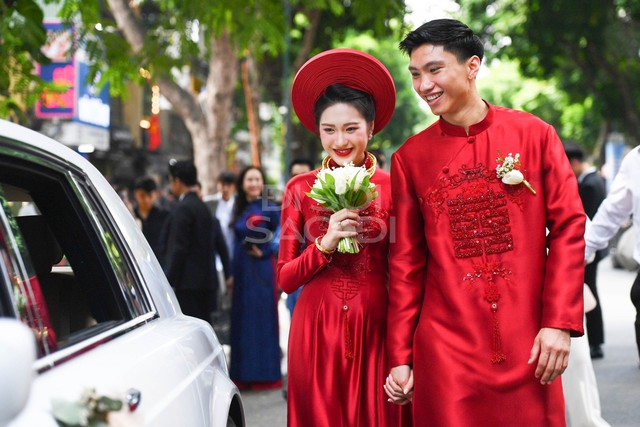Đo&agrave;n Văn Hậu c&oacute; h&agrave;nh động tinh tế 10 điểm khi đ&oacute;n n&agrave;ng Do&atilde;n Hải My l&ecirc;n xe hoa tiền tỉ về Th&aacute;i B&igrave;nh - Ảnh 2.