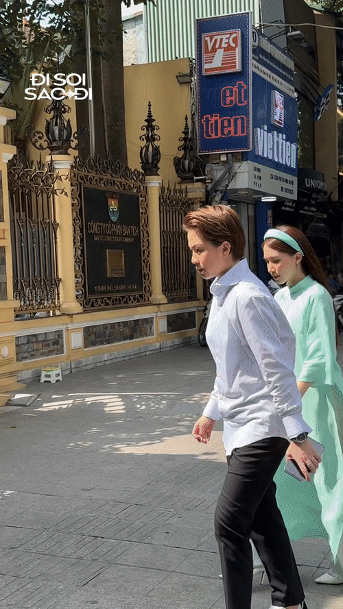Cam thường soi nhan sắc Hoà Minzy dự đám hỏi Văn Hậu, so với ảnh sống ảo liệu có khác? - Ảnh 2.