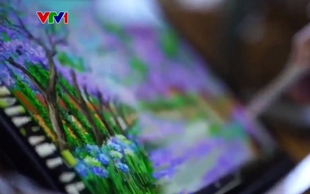 Nữ họa sĩ 94 tuổi vẫn vẽ tranh bằng công nghệ - Ảnh 1.