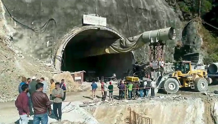 Đường hầm đang xây ở Ấn Độ sập, 36 công nhân mắc kẹt