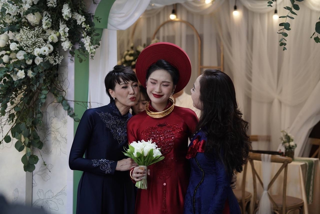Mẹ Doãn Hải My chiếm spotlight trong đám cưới con gái, nhan sắc khiến netizen trầm trồ - Ảnh 3.