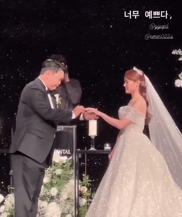 Đám cưới sao Hạ Cánh Nơi Anh và nữ ca sĩ kém 9 tuổi: Cô dâu chú rể hôn ngọt lịm, Ahn Bo Hyun cùng nam thần Vincenzo đổ bộ - Ảnh 5.