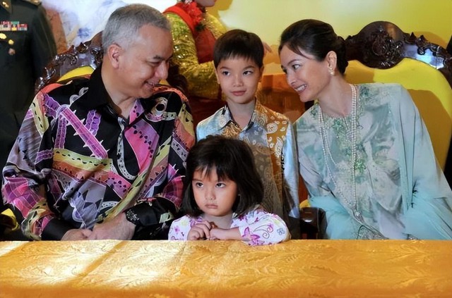 Công chúa nhỏ Malaysia từng gây xôn xao mạng xã hội vì quá dễ thương và chắc chắn được coi là mỹ nhân như thế nào?