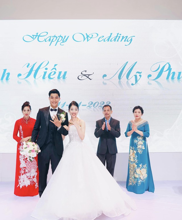 Cựu thủ môn U20 Việt Nam lấy vợ giáo viên, đám cưới không linh đình như Đoàn Văn Hậu nhưng trọn vẹn hạnh phúc - Ảnh 5.