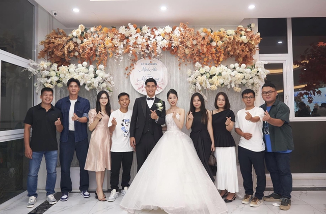 Cựu thủ môn U20 Việt Nam lấy vợ giáo viên, đám cưới không linh đình như Đoàn Văn Hậu nhưng trọn vẹn hạnh phúc - Ảnh 3.