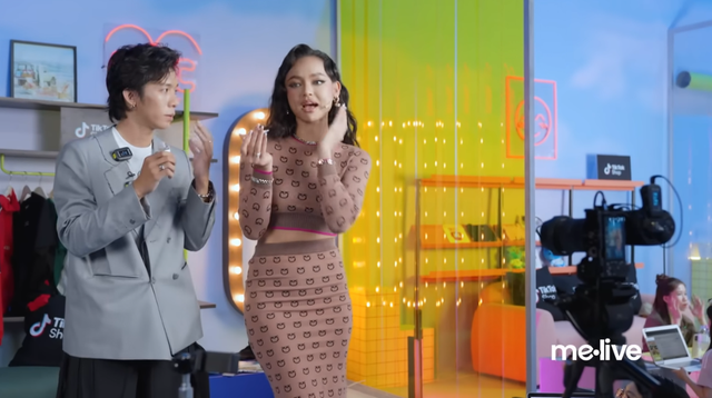 Những kiểu livestream c&oacute; 1 kh&ocirc;ng 2 trong tập 2 KOC VIETNAM 2023: Người tự tin h&ograve; h&eacute;t, người mời hẳn master v&agrave;o c&acirc;u view - Ảnh 4.