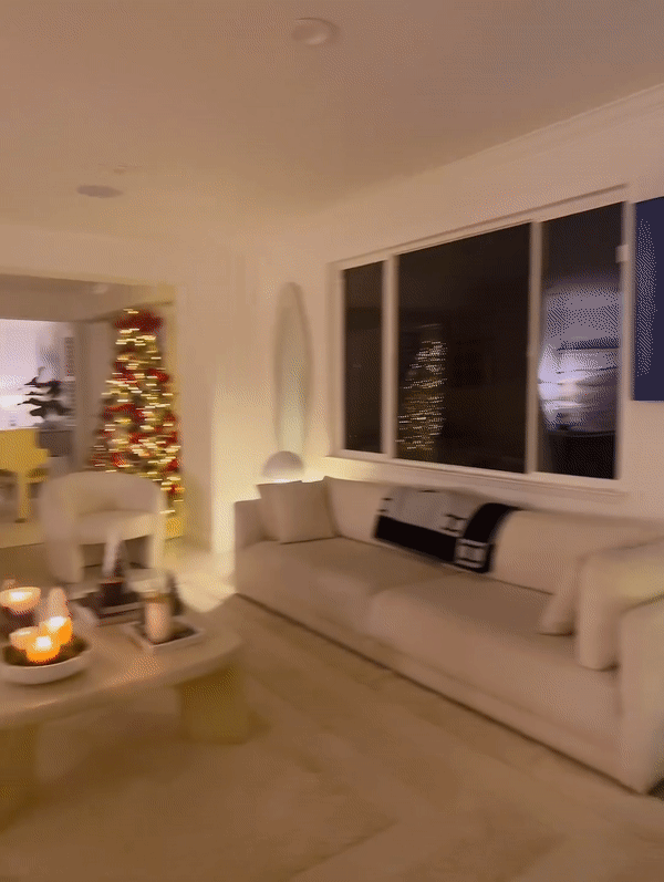Phạm Hương flex biệt thự lên đèn đón Noel: Bày trí 6 cây thông, nhìn toàn cảnh phòng khách biết giàu cỡ nào - Ảnh 7.