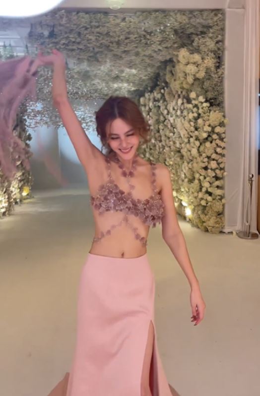 Sau Yaya Urassaya, mỹ nhân thị phi Thái Lan bị chỉ trích vì diện trang phục sexy quá đà đến dự hôn lễ của Mark Prin - Kimmy - Ảnh 5.