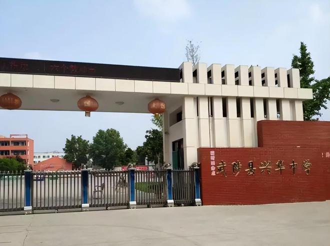Thảm kịch giẫm đạp tại một trường cấp 2 Trung Quốc khiến 1 học sinh tử vong - Ảnh 1.