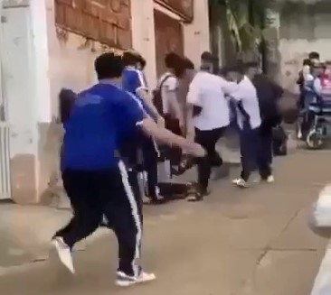 Y&ecirc;u cầu c&ocirc;ng an điều tra vụ việc nam sinh bị đ&aacute;nh d&atilde; man - Ảnh 1.