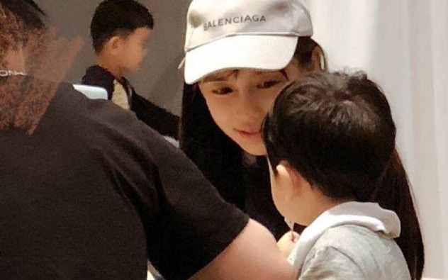 Rộ tin Angelababy đem con ra van xin Huỳnh Hiểu Minh cứu sự nghiệp, nam tài tử đáp trả quá bất ngờ - Ảnh 2.