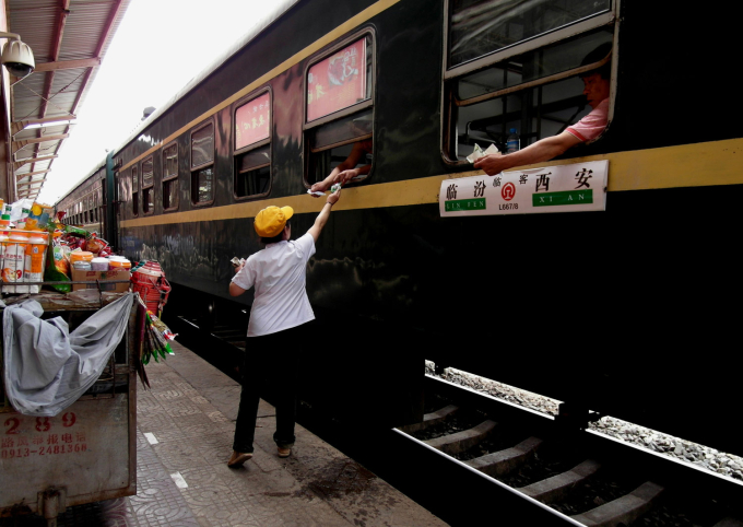 Các chuyến tàu hỏa ở Trung Quốc dần mất đi… thứ mùi 'đậm đà' đặc trưng: Thanh niên hiện đại thấy vui, người thế hệ trước lại hoài niệm