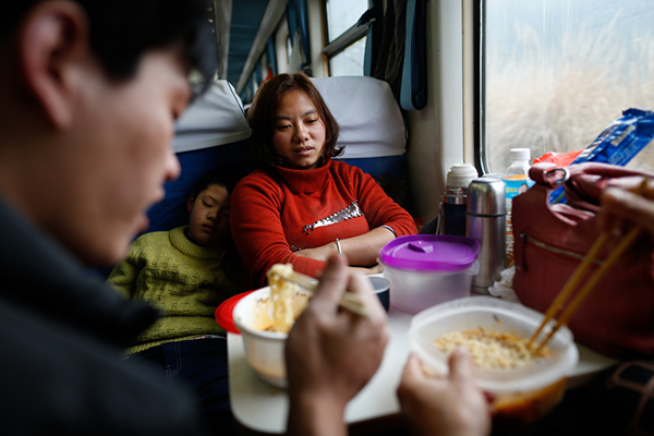 Các chuyến tàu hỏa ở Trung Quốc dần mất đi… thứ mùi 'đậm đà' đặc trưng: Thanh niên hiện đại thấy vui, người thế hệ trước lại hoài niệm