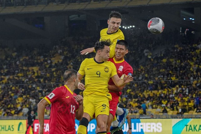 Thắng không tưởng ở vòng loại World Cup 2026, HLV tuyển Malaysia có ngay hợp đồng 3 năm - Ảnh 2.
