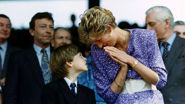 Lời hứa đau lòng của Hoàng tử William với cố Công nương Diana sau khi mất tước vị hoàng gia