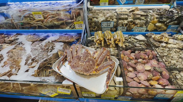 Cô gái Việt du lịch Hàn Quốc kể kiếp nạn nhớ đời khi đi ăn hải sản ở chợ nổi tiếng nhất xứ kim chi - Ảnh 1.