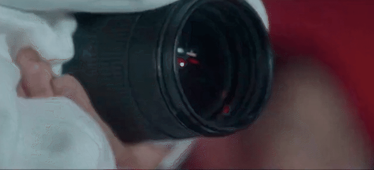 Phim của Suzy hé lộ 3 khoảnh khắc ám ảnh các idol Kpop: Jung Kook phải ngậm núm vú giả, aespa bị nhân viên quay lén - Ảnh 2.