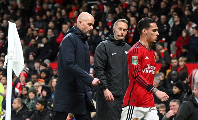 Nhận trận thua nặng nề nhất sau gần 1 thế kỷ, HLV MU xin lỗi NHM - Ảnh 1. Nhận trận thua nặng nề nhất sau gần 1 thế kỷ, HLV MU xin lỗi NHM - Ảnh 1.