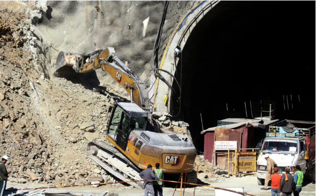 Ấn Độ xem xét khoan đường hầm thẳng đứng giải cứu 41 công nhân bị mắc kẹt - Ảnh 2.