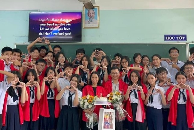 Trường học ở Phú Yên tặng tiền cho học sinh tổ chức ngày Nhà giáo Việt Nam - Ảnh 2.
