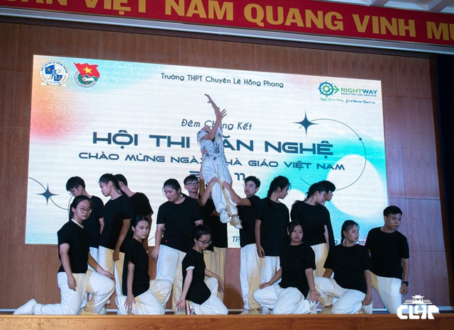 Không khí ngày Nhà giáo Việt Nam 20/11 trên toàn quốc: Nhiều chương trình được đầu tư công phu, siêu rộn ràng - Ảnh 24.
