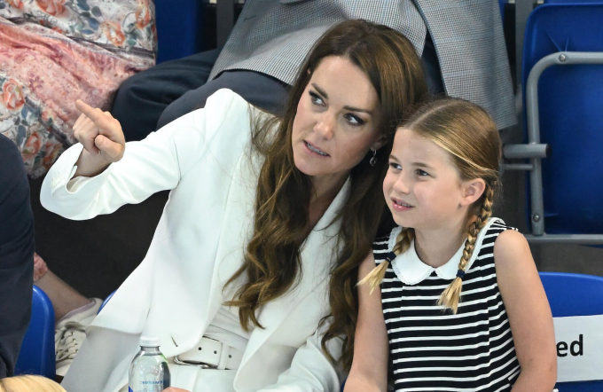 Chuyên gia ngôn ngữ cơ thể: Đã có 'bước ngoặt' sâu sắc trong mối quan hệ của Vương phi Kate với con gái duy nhất Charlotte