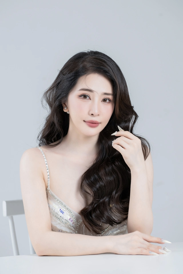 Hương Ly copy - paste Quỳnh Nga đăng tài khoản cá nhân kêu gọi bình chọn, dân mạng nghi chương trình cố tình tạo drama? - Ảnh 4. Hương Ly copy - paste Quỳnh Nga đăng tài khoản cá nhân kêu gọi bình chọn, dân mạng nghi chương trình cố tình tạo drama? - Ảnh 4.