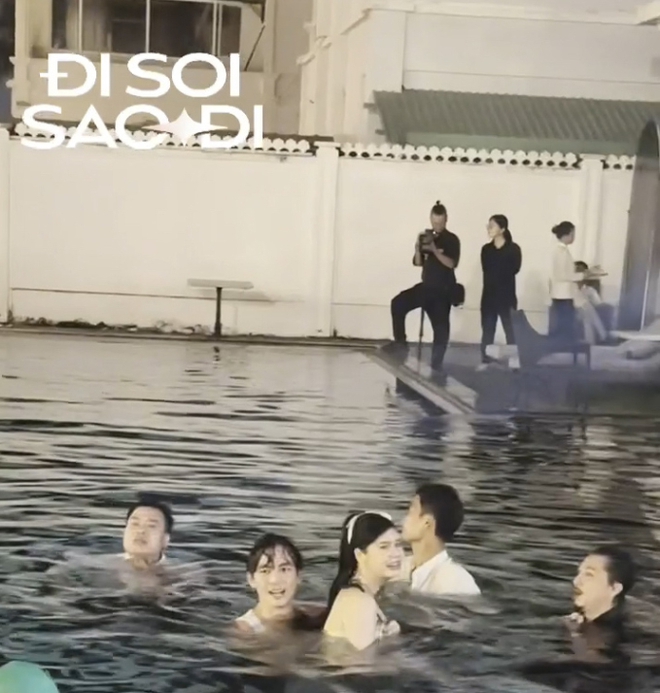 Tiệc tối đám cưới Phương Lan: Bất ngờ với danh tính sao nữ bắt hoa cưới, Lan Ngọc và dàn sao Việt ướt nhem vì hồ bơi - Ảnh 9.