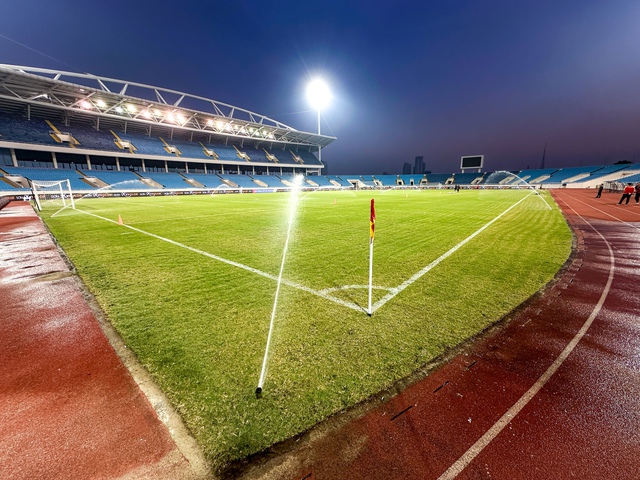 Sân Mỹ Đình có diện mạo mới, cỏ xanh mướt trước trận đấu giữa đội tuyển Việt Nam đấu đội tuyển Iraq - Ảnh 8.