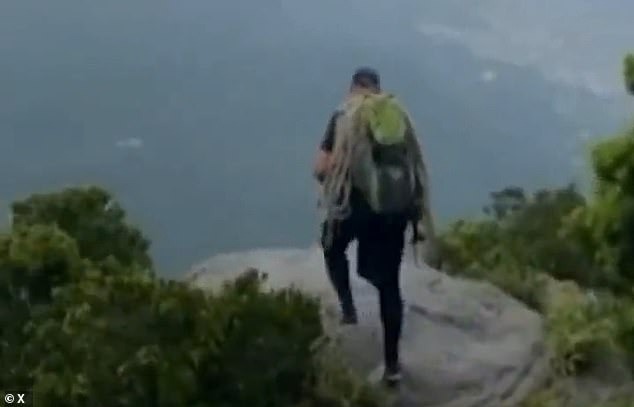 Khoảnh khắc hướng dẫn viên du lịch bị sét đánh tử vong trên núi, người đi cùng vô tình ghi lại giây phút kinh hoàng - Ảnh 3.