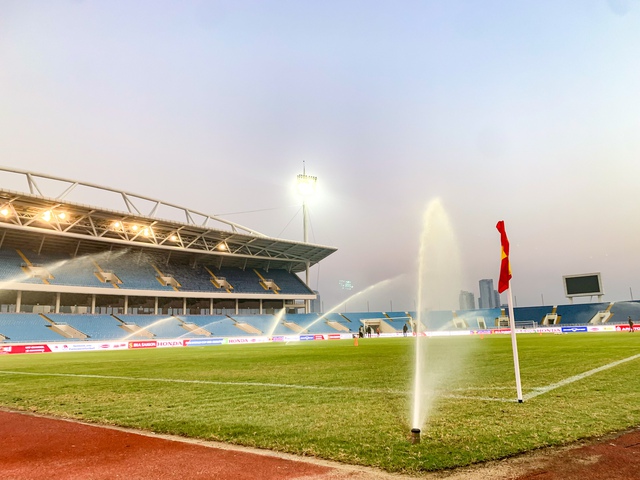 Sân Mỹ Đình có diện mạo mới, cỏ xanh mướt trước trận đấu giữa đội tuyển Việt Nam đấu đội tuyển Iraq - Ảnh 7.