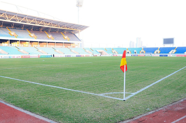 Sân Mỹ Đình có diện mạo mới, cỏ xanh mướt trước trận đấu giữa đội tuyển Việt Nam đấu đội tuyển Iraq - Ảnh 6.