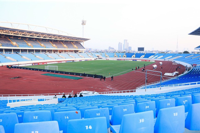 Sân Mỹ Đình có diện mạo mới, cỏ xanh mướt trước trận đấu giữa đội tuyển Việt Nam đấu đội tuyển Iraq - Ảnh 5.
