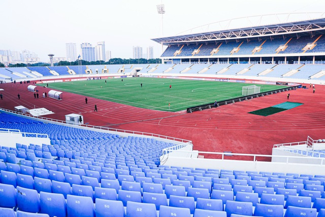 Sân Mỹ Đình có diện mạo mới, cỏ xanh mướt trước trận đấu giữa đội tuyển Việt Nam đấu đội tuyển Iraq - Ảnh 4.