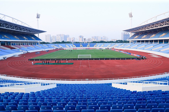 Sân Mỹ Đình có diện mạo mới, cỏ xanh mướt trước trận đấu giữa đội tuyển Việt Nam đấu đội tuyển Iraq - Ảnh 2.