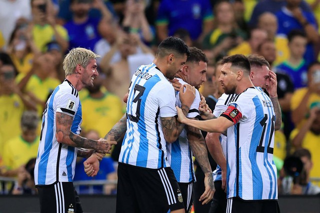 Siêu kinh điển Brazil - Argentina: Căng thẳng, ẩu đả và thẻ đỏ trong ngày Messi chơi trận cuối cùng trong năm - Ảnh 4.