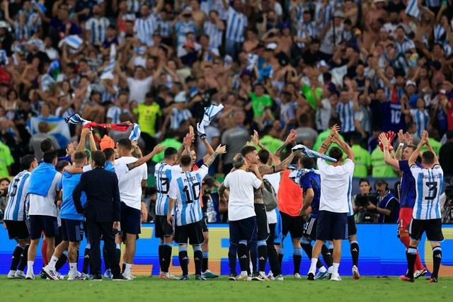 Siêu kinh điển Brazil - Argentina: Căng thẳng, ẩu đả và thẻ đỏ trong ngày Messi chơi trận cuối cùng trong năm - Ảnh 5.