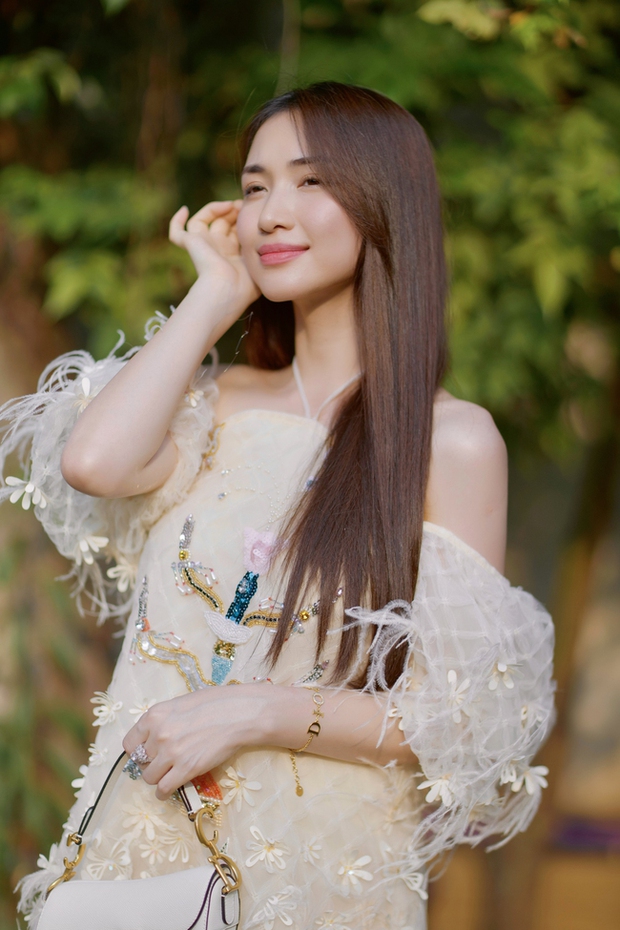 Sở hữu nhà sang, xe xịn nhưng Hòa Minzy vẫn livestream bán hàng online để kiếm thêm, nguyên nhân là gì? - Ảnh 6.